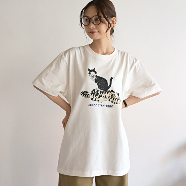 青井わにコラボ　ビッグTシャツ（芥川龍之介）：着用イメージ1